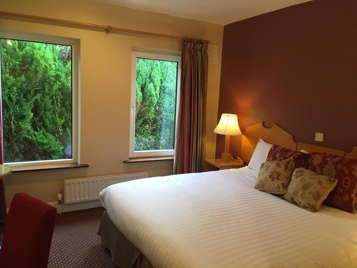 Glenwood House Carrigaline Room photo